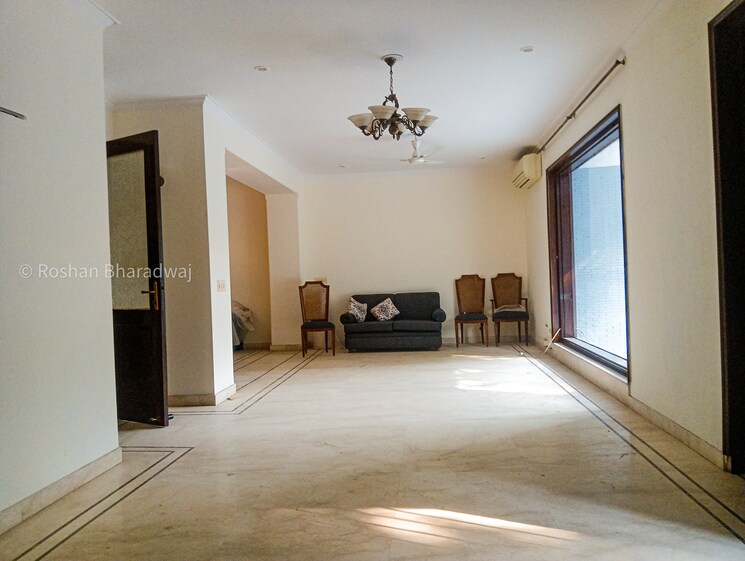 Room, sarvodaya enclave 4 Bedroom 4500 Sq.Ft. Builder Floor In Sarvodaya Enclave Delhi 9728954