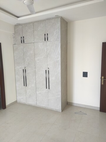 Master Bedroom in 3.5 BHK Builder Floor at Sector 52 – for Rent