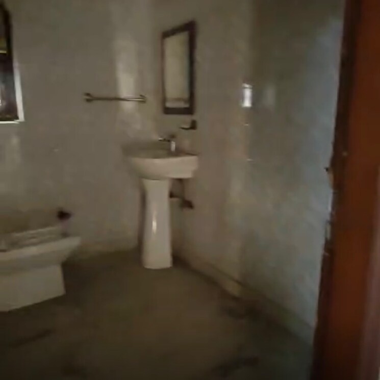 Bathroom, lajpat nagar i 2 Bedroom 900 Sq.Ft. Builder Floor In Lajpat Nagar I Delhi 9728965