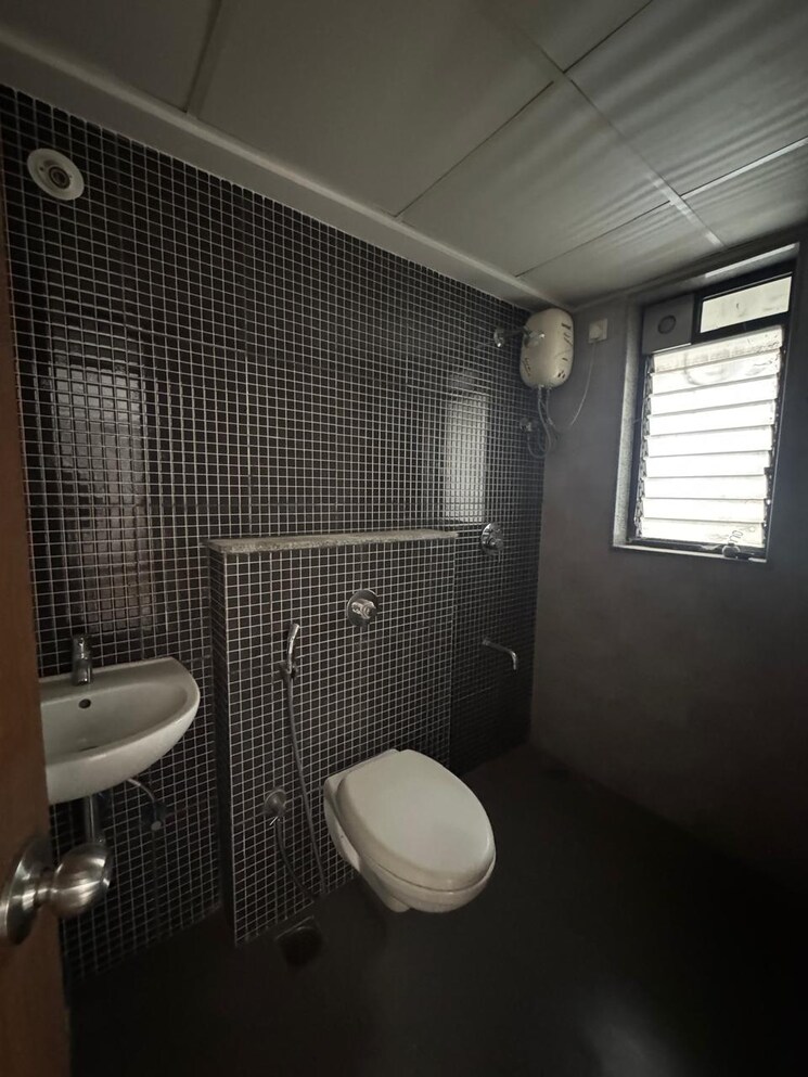 Bathroom, lodha-palava-city-lakeshore-greens 2 Bedroom 734 Sq.Ft. Apartment In Dombivli East Thane 9728964