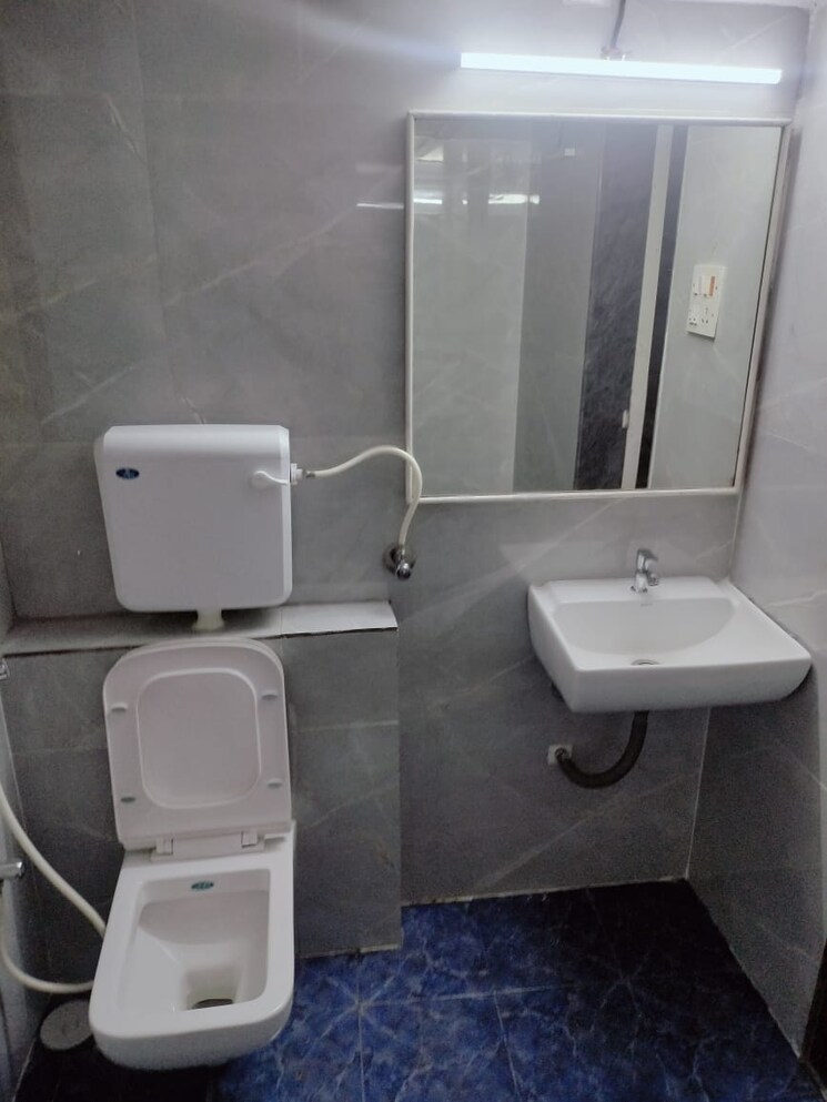 Bathroom, sagar-kanya 1 Bedroom 450 Sq.Ft. Apartment In Andheri West Mumbai 9728977