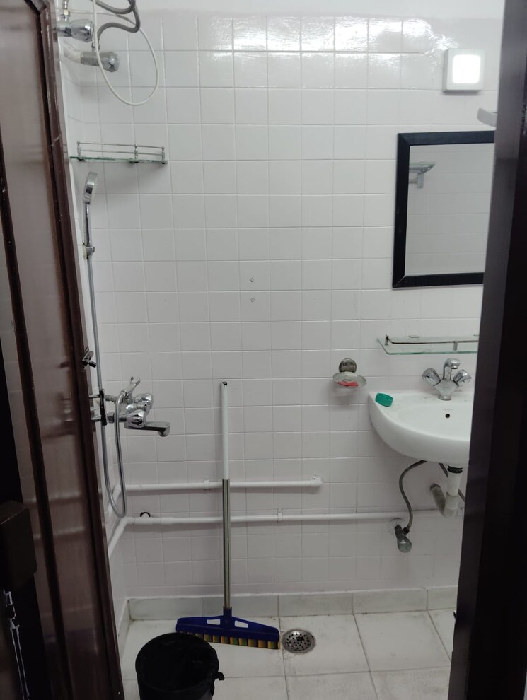 Bathroom, greater kailash i 2.5 Bedroom 2250 Sq.Ft. Builder Floor In Greater Kailash I Delhi 9728983