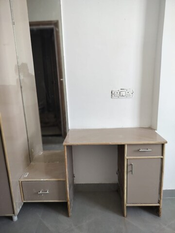 Furnished Amenities in Studio Independent House at Sector 44 – for Rent