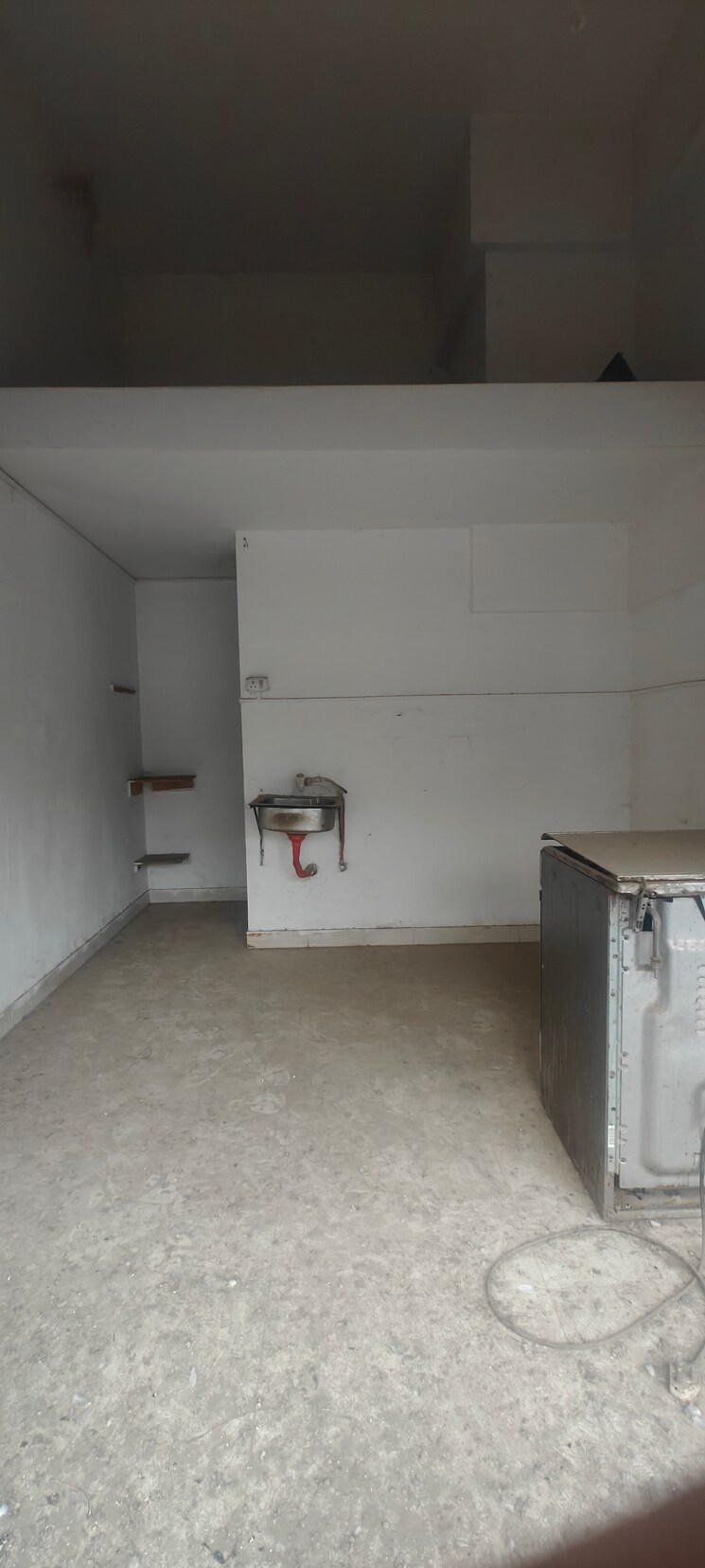 Team Area, dynamic-grandeur Commercial Shop 250 Sq.Ft. In Undri Pune 9729003