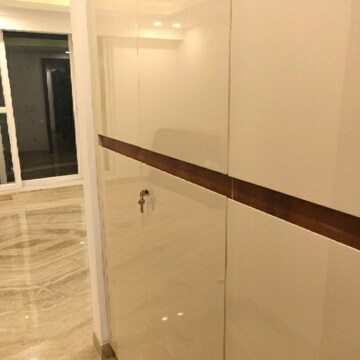 Room in 3 BHK Builder Floor at Green Park – for Sale