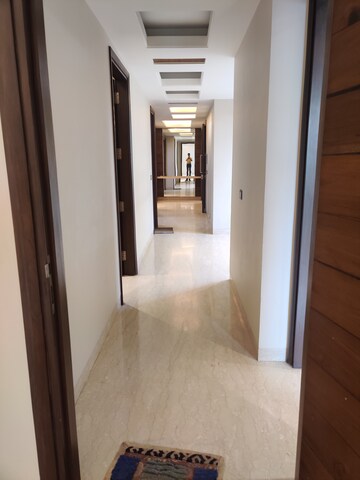 Furnished Amenities in 4 BHK Builder Floor at Geetanjali Enclave – for Sale