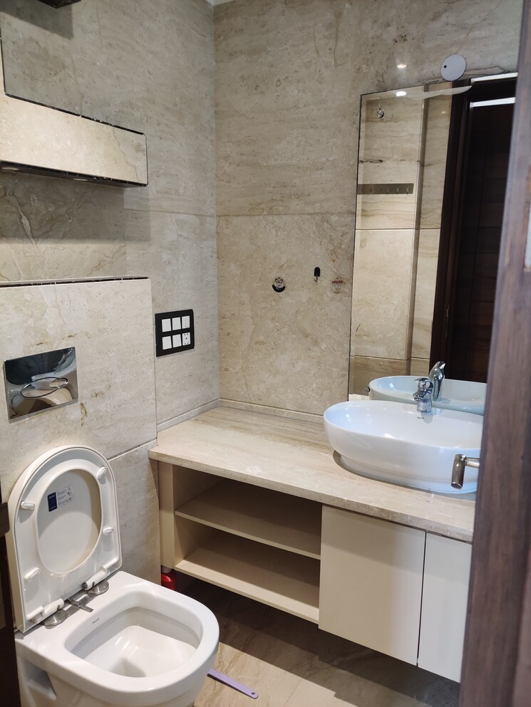 Bathroom, geetanjali enclave 4 Bedroom 340 Sq.Yd. Builder Floor In Geetanjali Enclave Delhi 9729043
