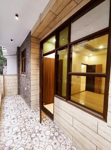 Balcony in 2 BHK Builder Floor at Sector 15 – for Rent