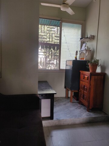 Living Room in 2 BHK Apartment at Vile Parle West – for Rent