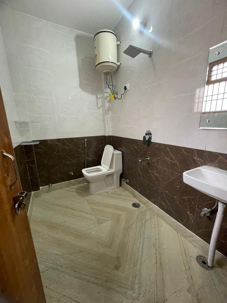 Team Area in 2 BHK Builder Floor at Sector 42 – for Rent