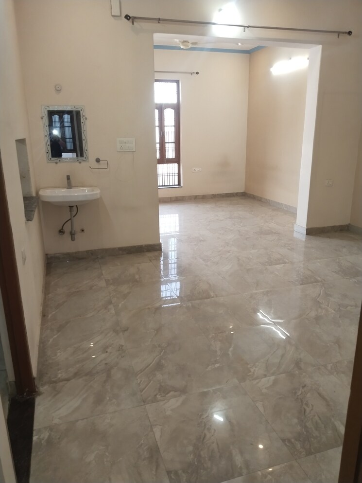 Room, gomti nagar 2 Bedroom 1500 Sq.Ft. Builder Floor In Gomti Nagar Lucknow 9729086