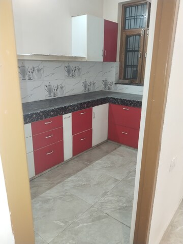 Kitchen in 2 BHK Builder Floor at Gomti Nagar – for Rent