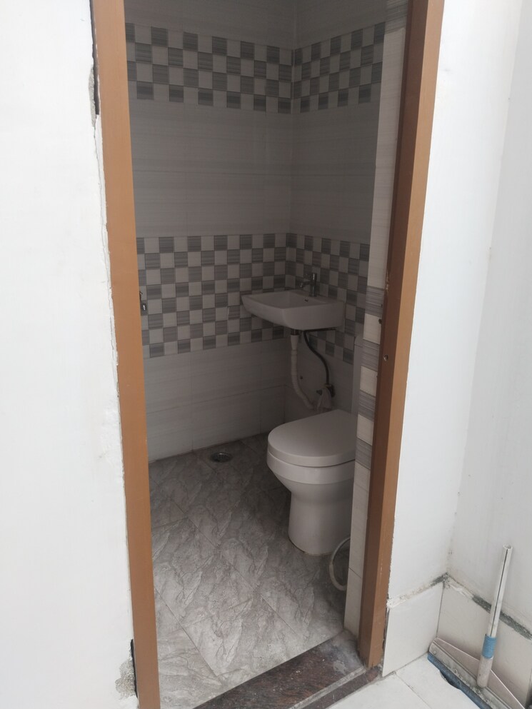 Bathroom, gomti nagar 2 Bedroom 1500 Sq.Ft. Builder Floor In Gomti Nagar Lucknow 9729086