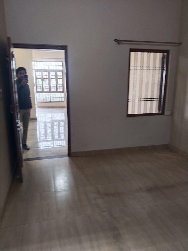 Room, gomti nagar 2 Bedroom 1500 Sq.Ft. Builder Floor In Gomti Nagar Lucknow 9729086