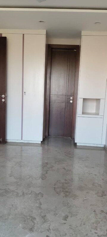 Room in 3 BHK Builder Floor at Sector 15 – for Rent