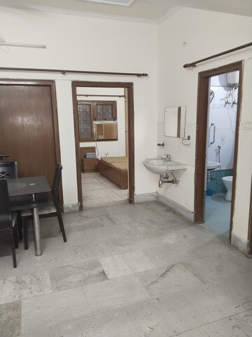 Room in 1.5 BHK Independent House at Gomti Nagar – for Rent