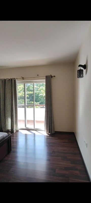 Room in 3 BHK Apartment at Ozone Urbana Aura, Devanahalli – for Rent