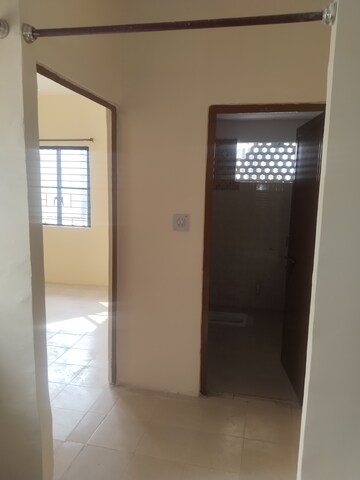 Room in 2 BHK Builder Floor at Gomti Nagar – for Rent
