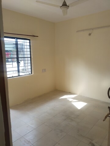 Room in 2 BHK Builder Floor at Gomti Nagar – for Rent
