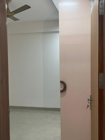 Room in 3 BHK Builder Floor at Sector 57 – for Rent