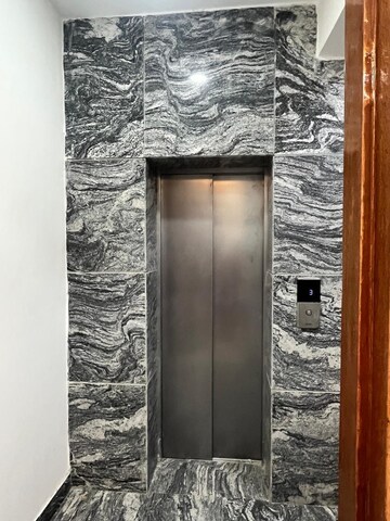 Lift in 3 BHK Builder Floor at Sector 57 – for Rent