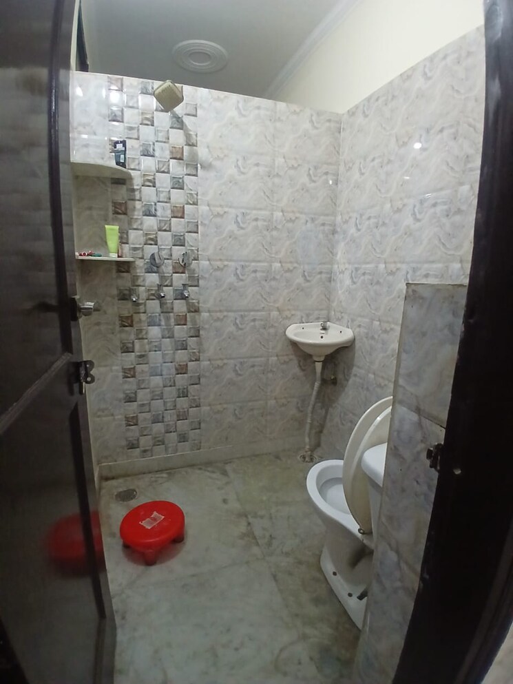 Bathroom, sector 40 1 Bedroom 1300 Sq.Ft. Independent House In Sector 40 Gurgaon 9729172