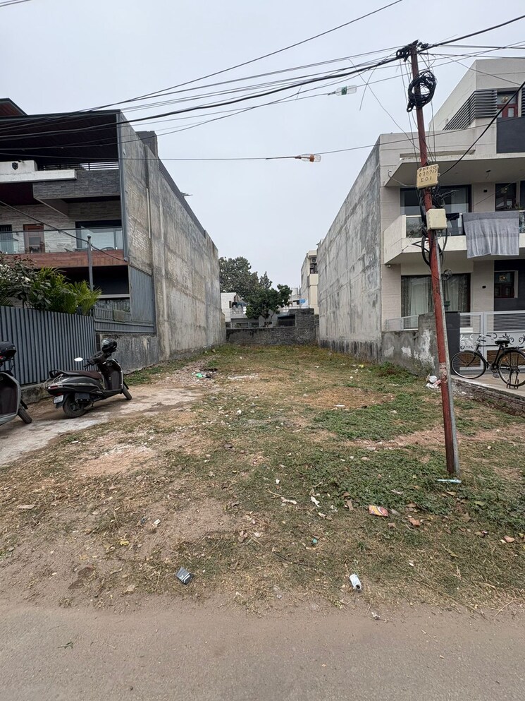 Cover Image, sector 21  250 Sq.Yd. Plot In Sector 21 Panchkula 9729295