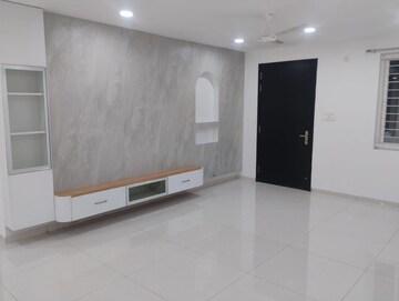Room in 3 BHK Apartment at Rajapushpa Eterna, Nanakramguda – for Rent