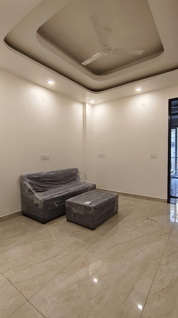 Living Room in 1 BHK Builder Floor at Saurabh Niwas, Sector 40 – for Rent