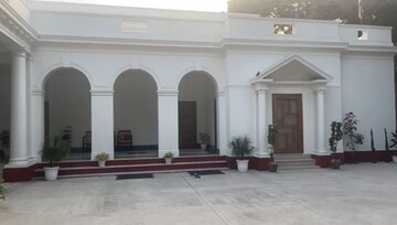 6+ BHK Independent House For Sale in Connaught Place