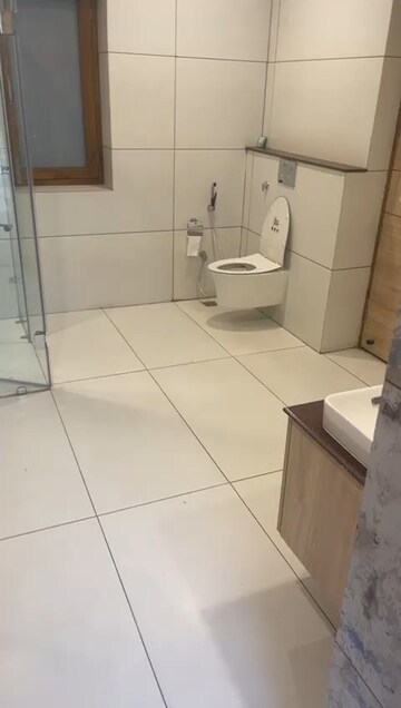 Bathroom in 6+ BHK Independent House at Connaught Place – for Sale