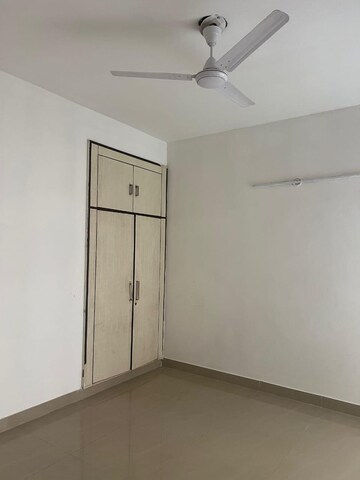 Room in 3 BHK Apartment at Paras Tierea, Sector 137 – for Rent
