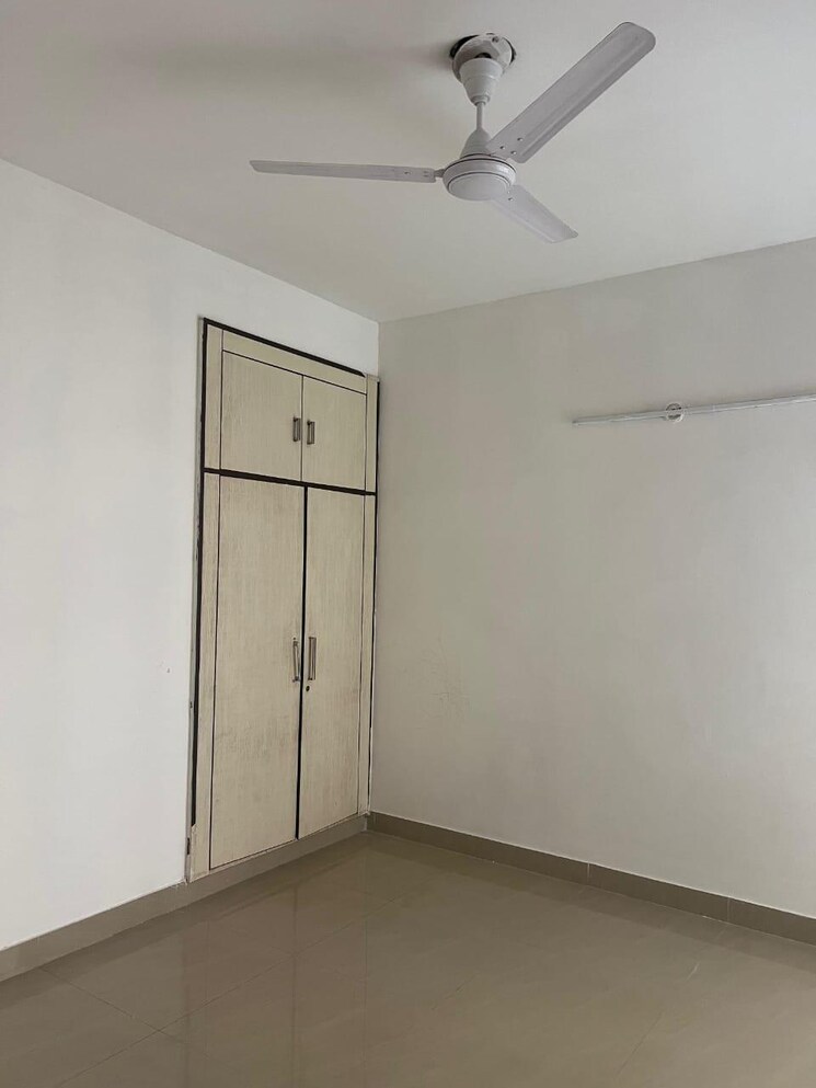 Room, paras-tierea 3 Bedroom 1265 Sq.Ft. Apartment In Sector 137 Noida 9729335