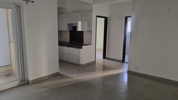 Room in 2 BHK Apartment at Paramount Floraville, Sector 137 – for Rent