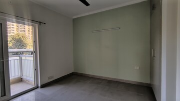 Room in 2 BHK Apartment at Paramount Floraville, Sector 137 – for Rent