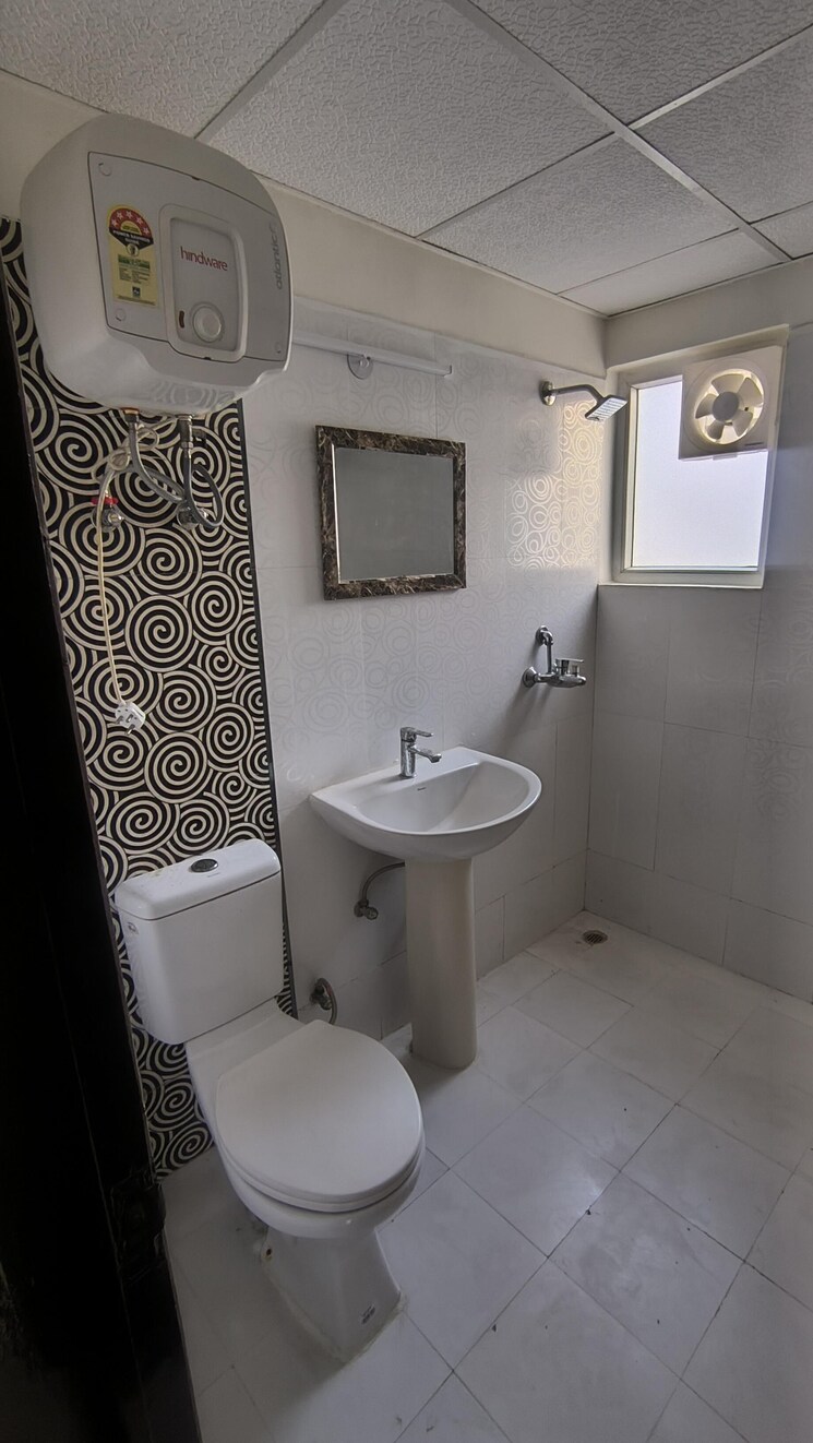 Bathroom, paramount-floraville 2 Bedroom 1045 Sq.Ft. Apartment In Sector 137 Noida 9729346