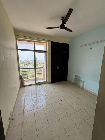 Room in 2 BHK Apartment at Ansal Paradise Crystal, Sushant Golf City – for Rent