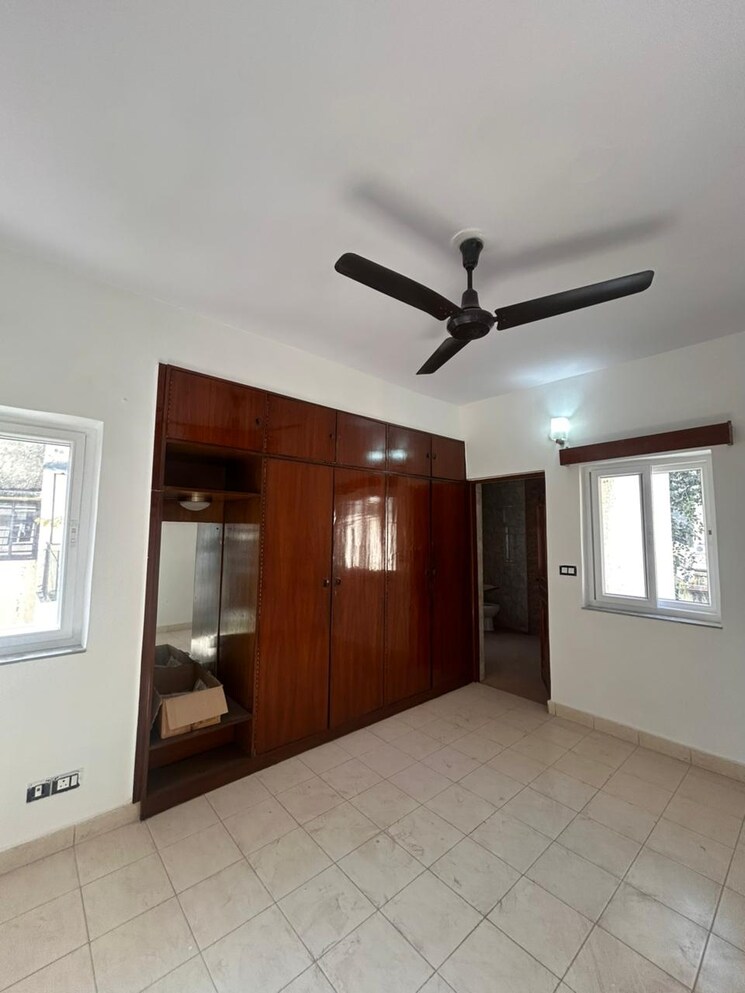 Room, khirki extension 2 Bedroom 900 Sq.Ft. Apartment In Khirki Extension Delhi 9729383