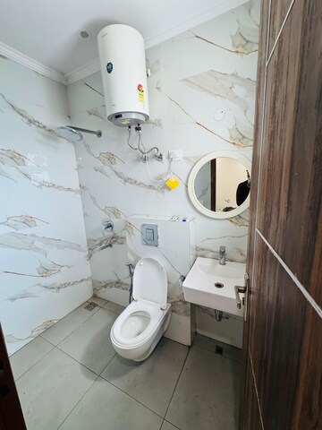 Bathroom in 2 BHK Builder Floor at Ardee Mall, Sector 52 – for Rent