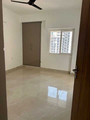 Room in 2.5 BHK Apartment at Earthcon Casa Grande II, Chi V Greater Noida – for Rent