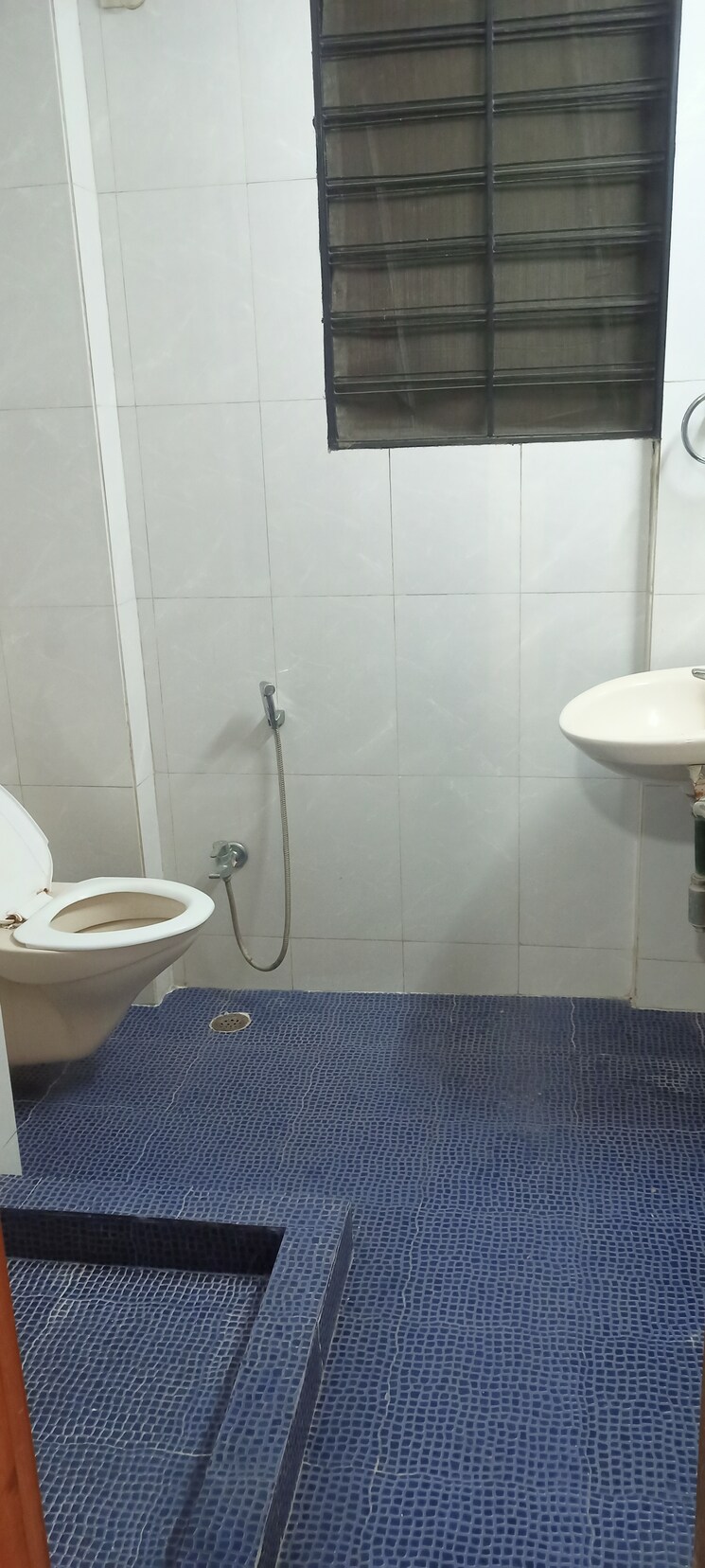 Bathroom, dlf-city-gurgaon 2 Bedroom 1800 Sq.Ft. Builder Floor In Sector 27 Gurgaon 9729428