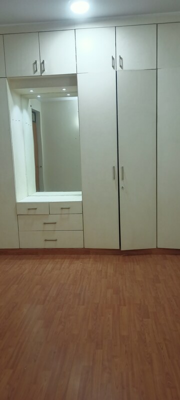 Room in 2 BHK Builder Floor at DLF City Gurgaon, Sector 27 – for Rent