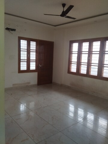 Room in  Office Space at Gomti Nagar – for Rent