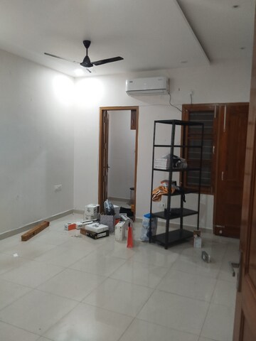 Room in  Office Space at Gomti Nagar – for Rent