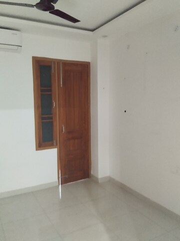 Room in  Office Space at Gomti Nagar – for Rent