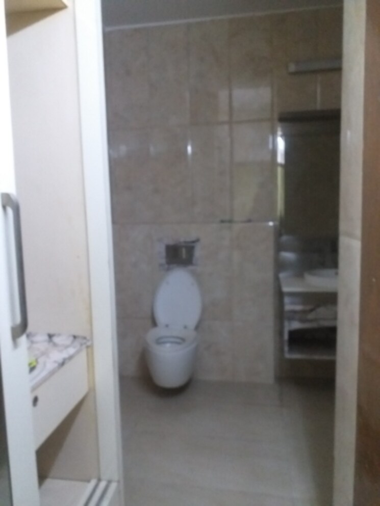 Bathroom, east patel nagar 3 Bedroom 1780 Sq.Ft. Builder Floor In East Patel Nagar Delhi 9729489