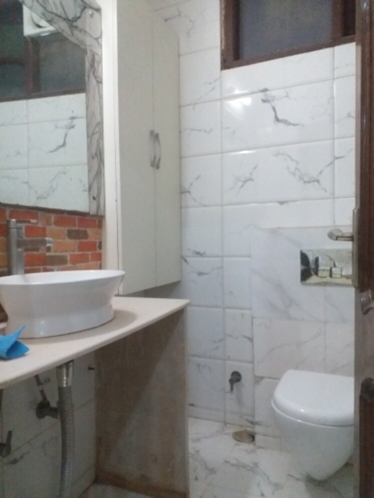 Bathroom, east patel nagar 3 Bedroom 1780 Sq.Ft. Builder Floor In East Patel Nagar Delhi 9729489