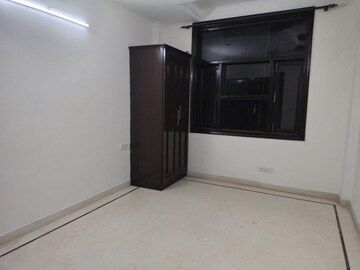 Room in 3 BHK Builder Floor at Sarvapriya Vihar – for Rent