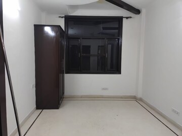 Room in 3 BHK Builder Floor at Sarvapriya Vihar – for Rent