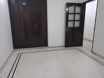 Room in 3 BHK Builder Floor at Sarvapriya Vihar – for Rent